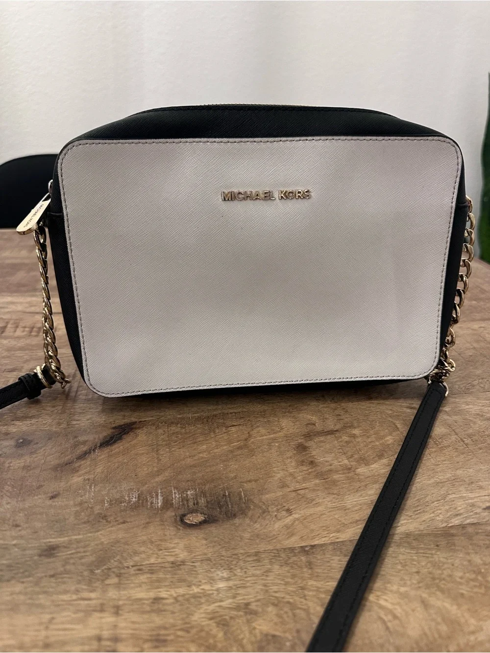 Michael Kors Jet Set Travel‎ Black White Saffiano Leather Crossbody